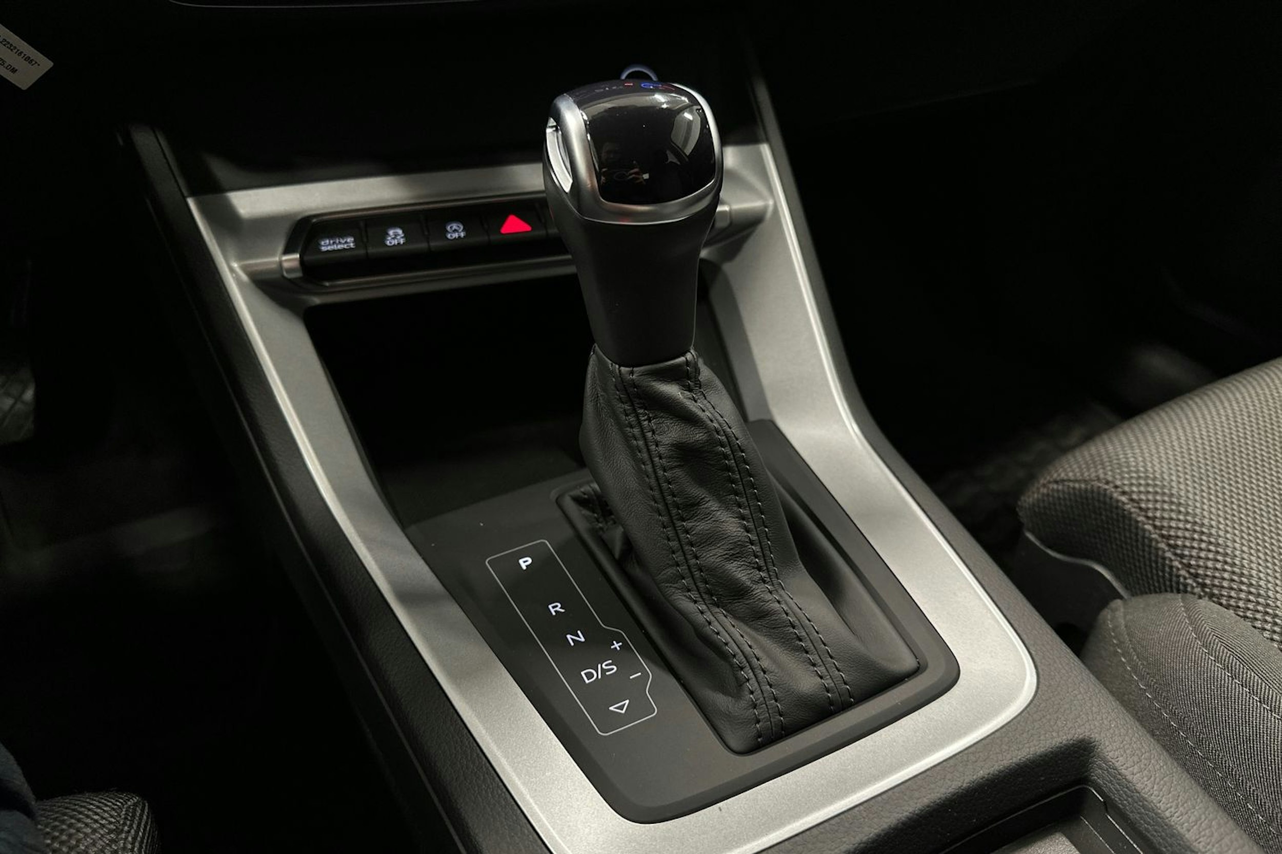 musta Audi Q3 2023 kuva 17.