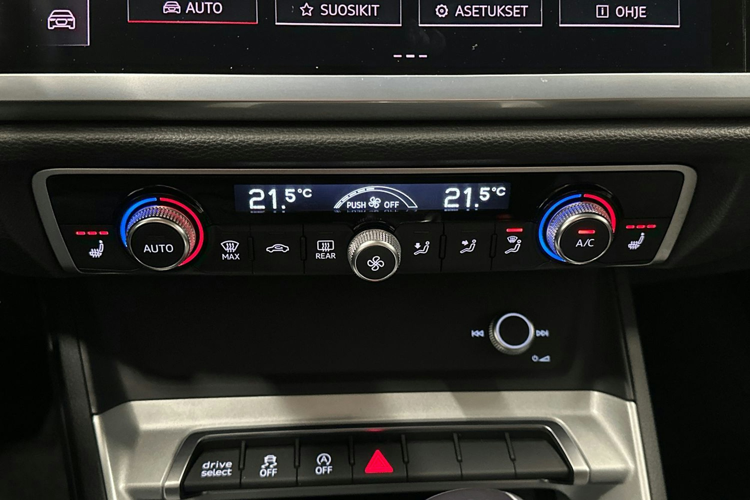 musta Audi Q3 2023 kuva 18.