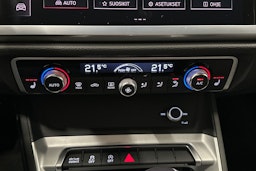 musta Audi Q3 2023 kuva 18.