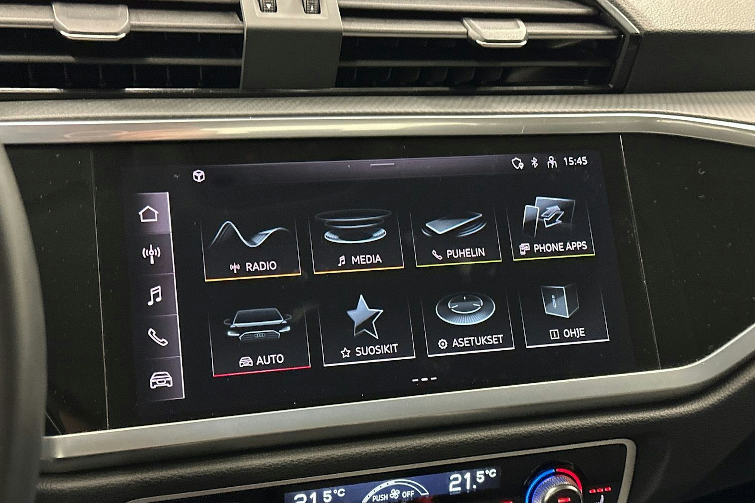 musta Audi Q3 2023 kuva 19.