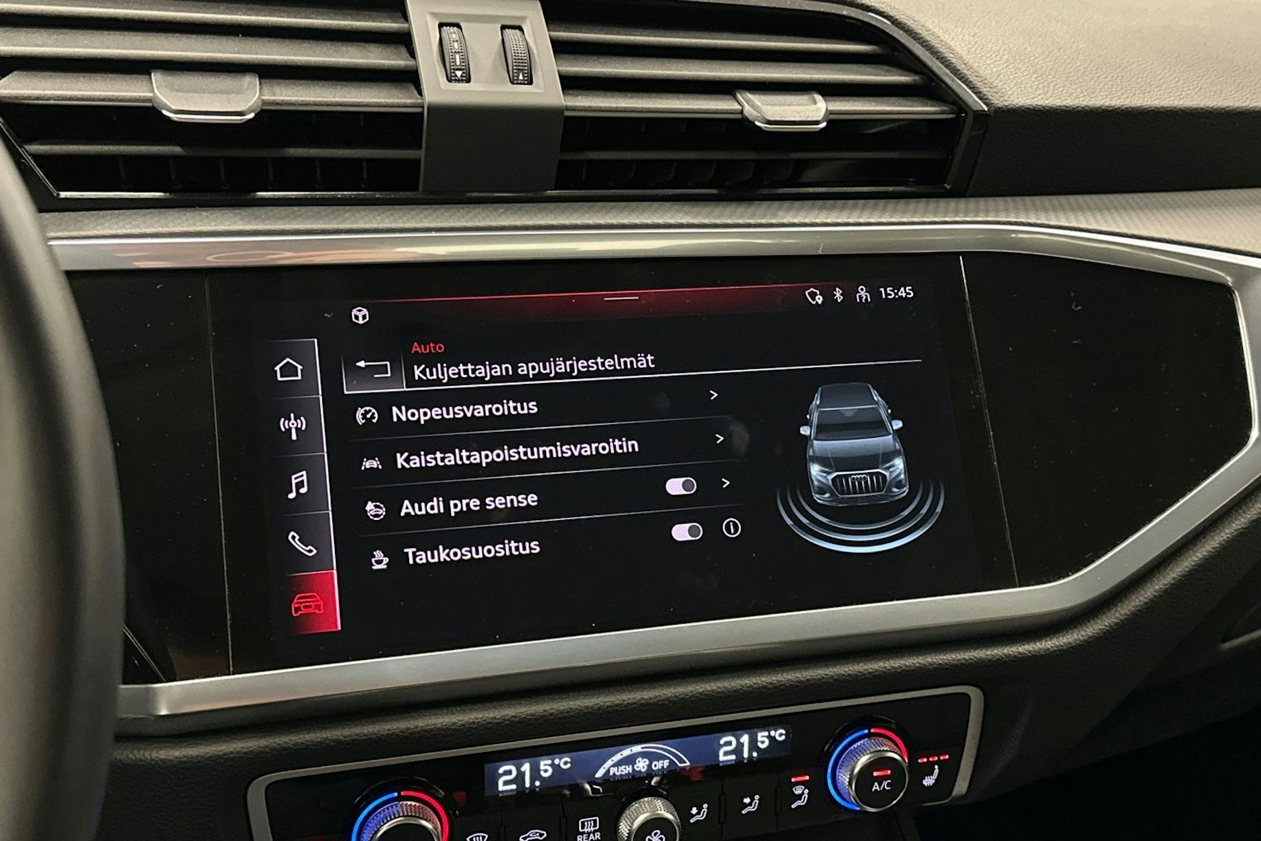 musta Audi Q3 2023 kuva 21.