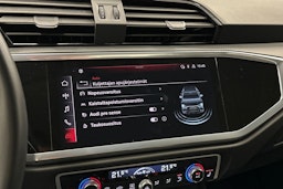 musta Audi Q3 2023 kuva 21.