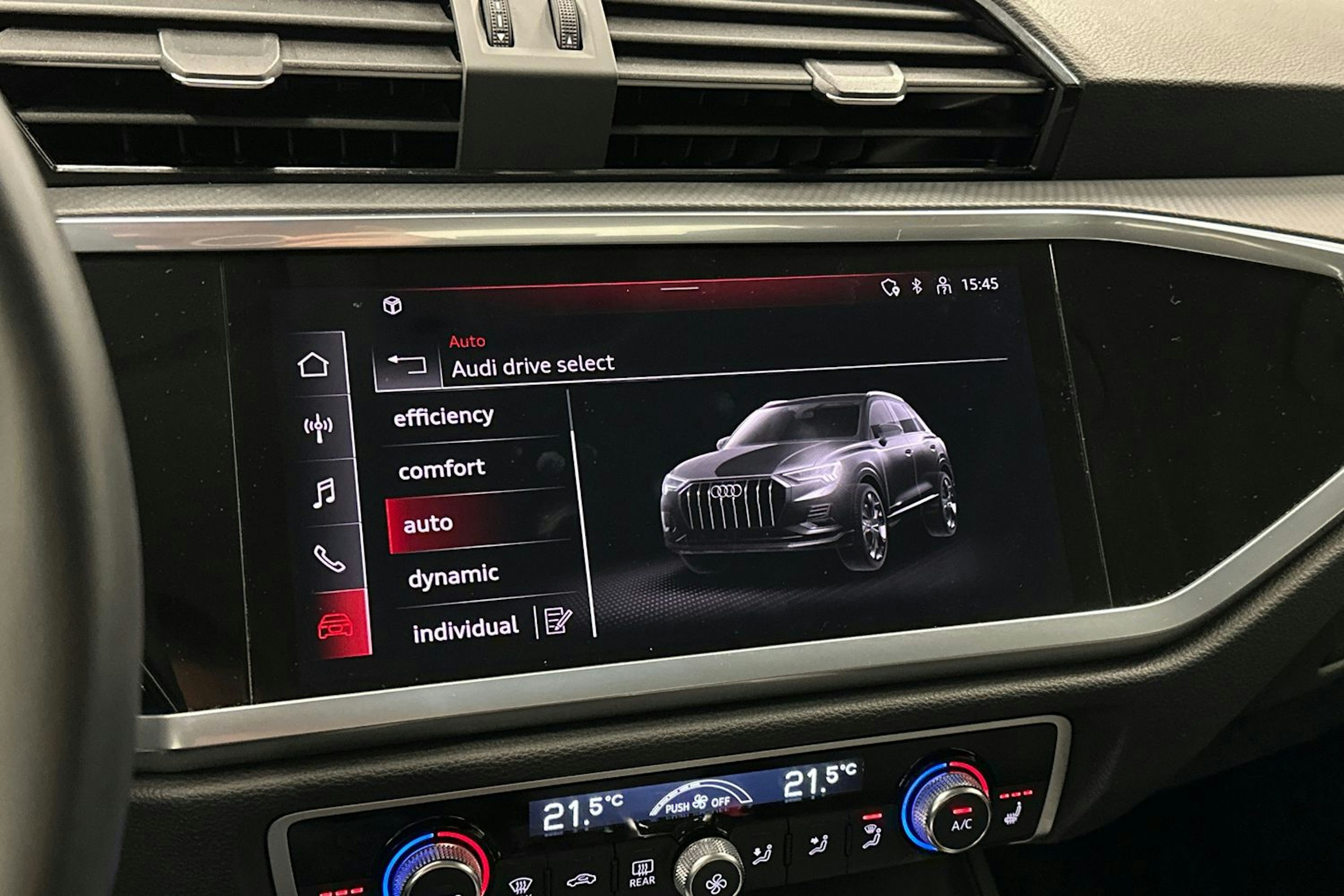 musta Audi Q3 2023 kuva 22.