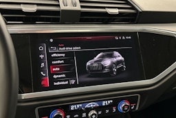 musta Audi Q3 2023 kuva 22.