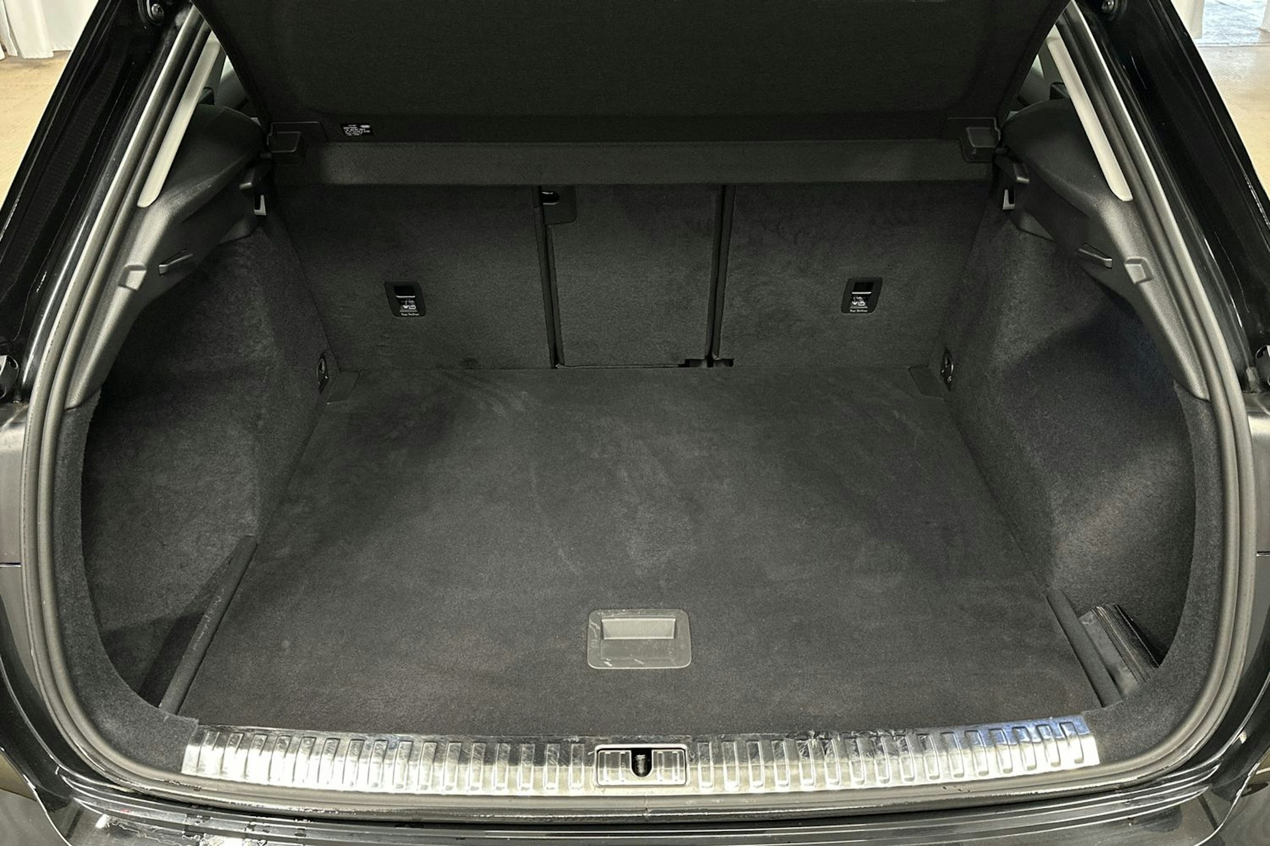 musta Audi Q3 2023 kuva 26.