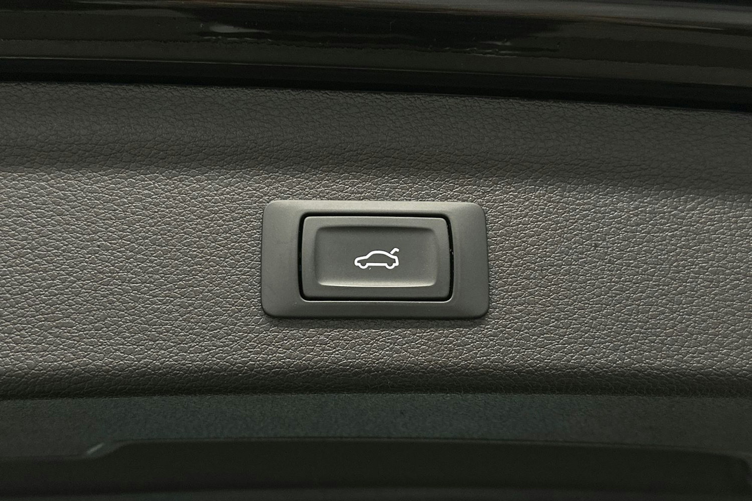musta Audi Q3 2023 kuva 27.
