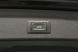 musta Audi Q3 2023 kuva 27.