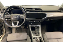 valkoinen Audi Q3 2023 kuva 7.