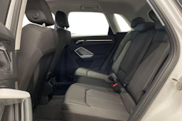 valkoinen Audi Q3 2023 kuva 8.