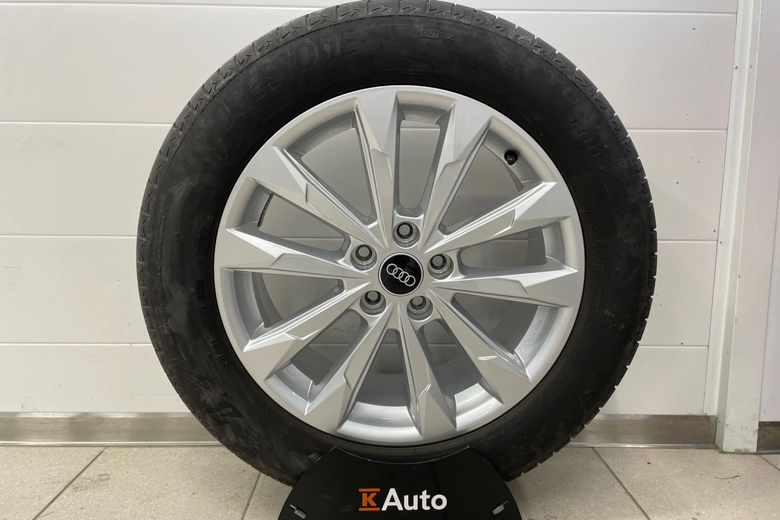 valkoinen Audi Q3 2023 kuva 10.