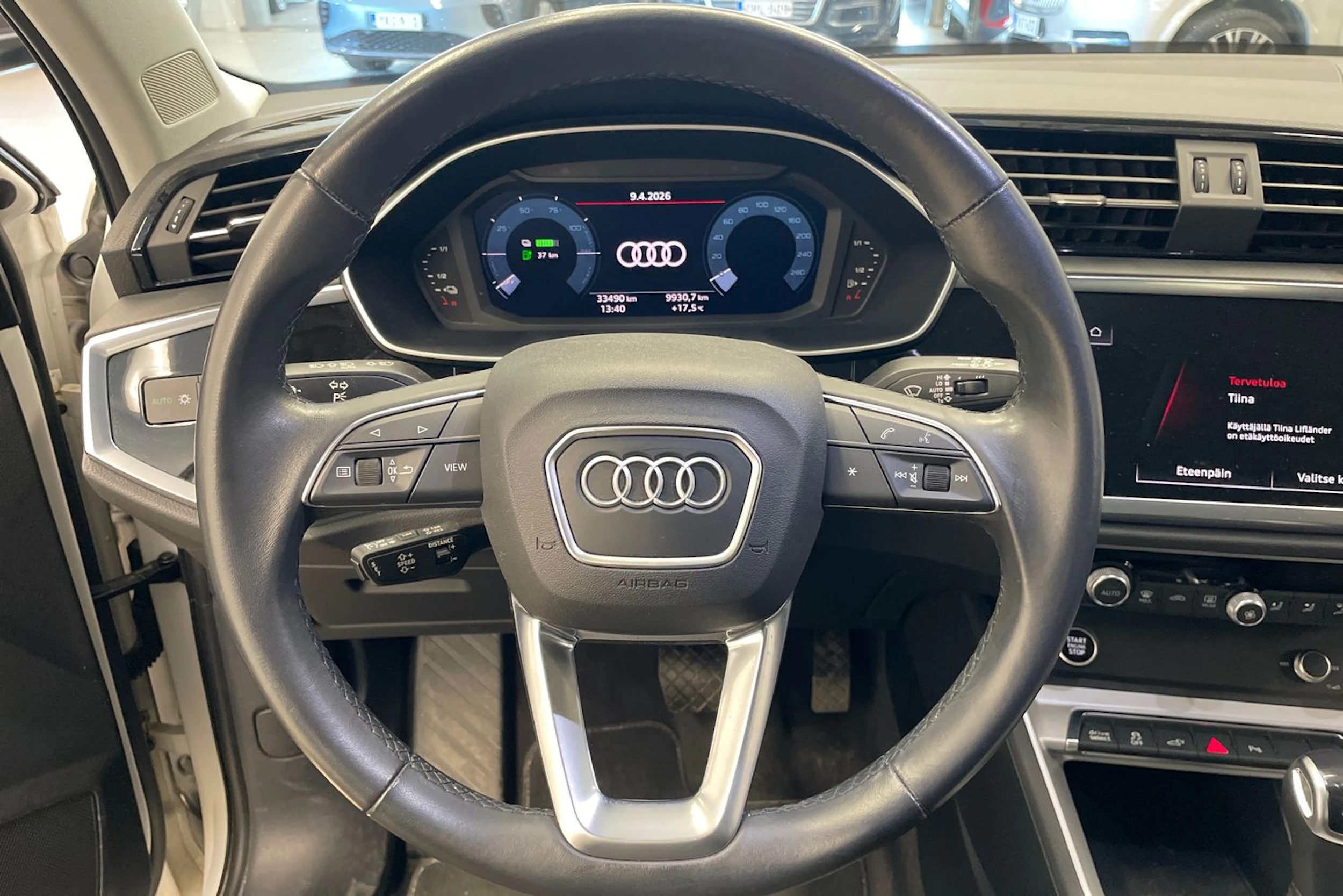 valkoinen Audi Q3 2023 kuva 11.