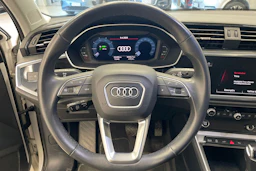 valkoinen Audi Q3 2023 kuva 11.