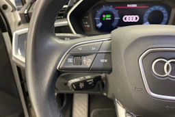 valkoinen Audi Q3 2023 kuva 12.