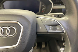 valkoinen Audi Q3 2023 kuva 13.