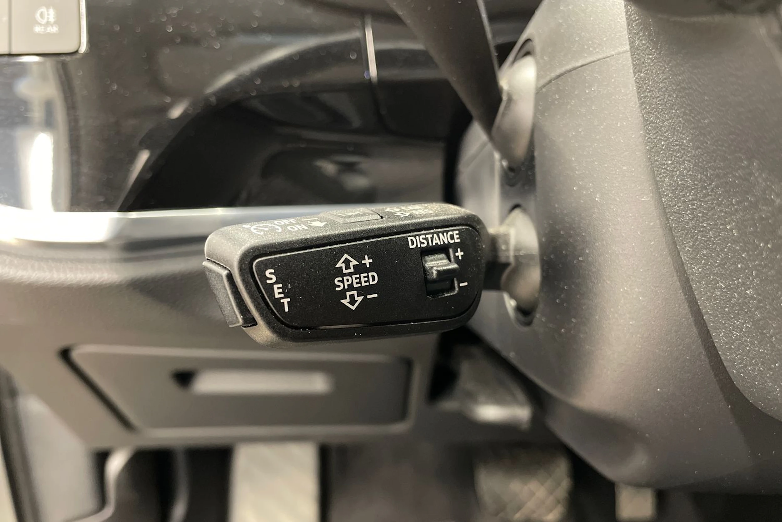 valkoinen Audi Q3 2023 kuva 14.