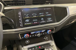 valkoinen Audi Q3 2023 kuva 15.