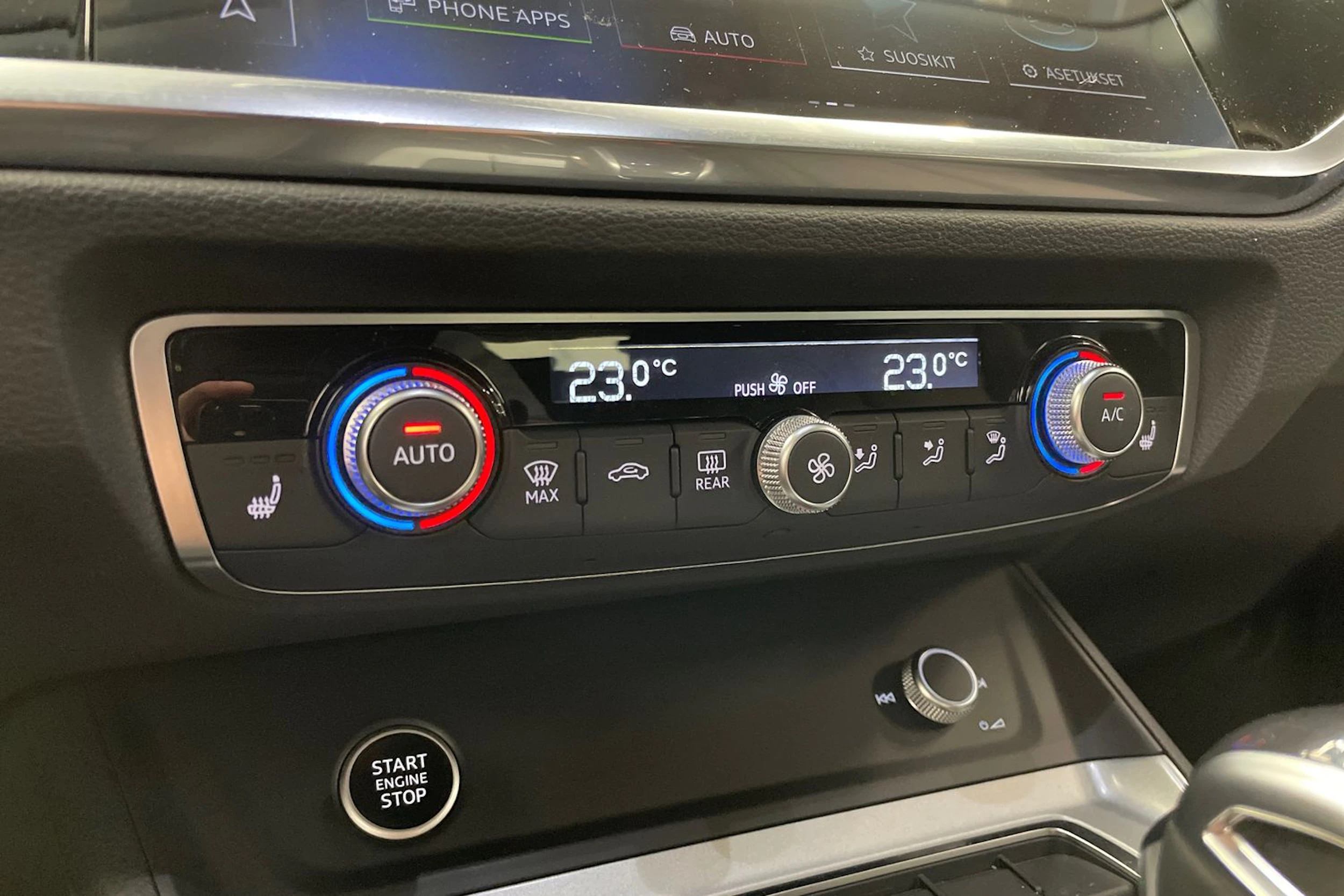 valkoinen Audi Q3 2023 kuva 16.