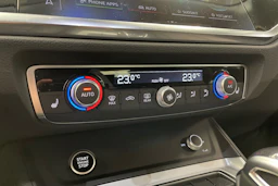 valkoinen Audi Q3 2023 kuva 16.