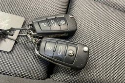 valkoinen Audi Q3 2023 kuva 17.