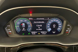 valkoinen Audi Q3 2023 kuva 18.