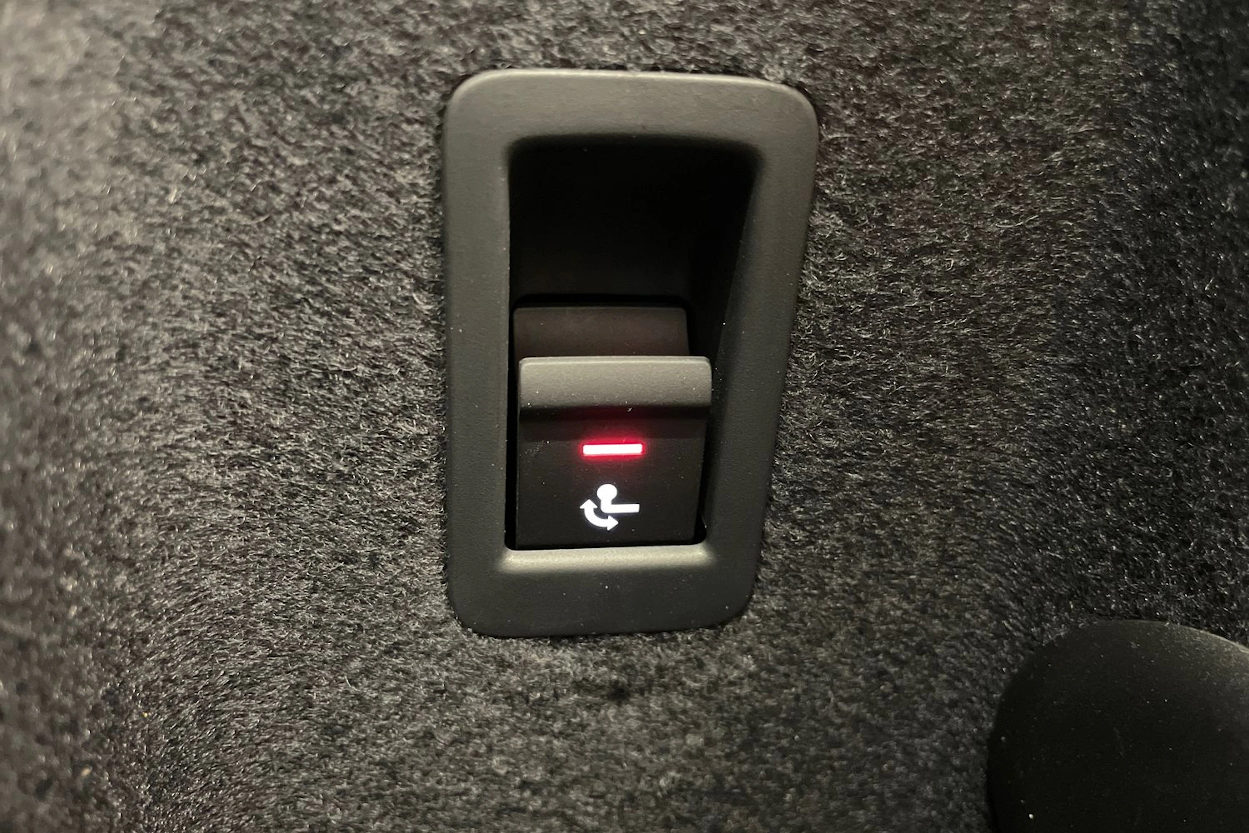 valkoinen Audi Q3 2023 kuva 21.