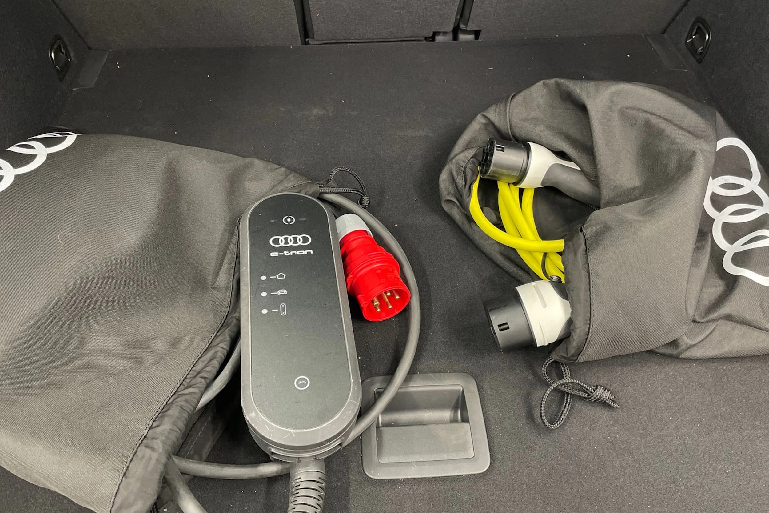 valkoinen Audi Q3 2023 kuva 23.