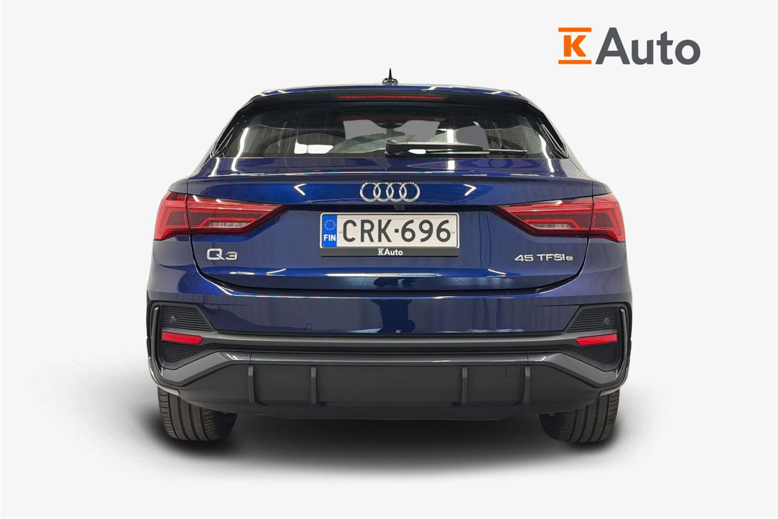 sininen Audi Q3 2023 kuva 4.