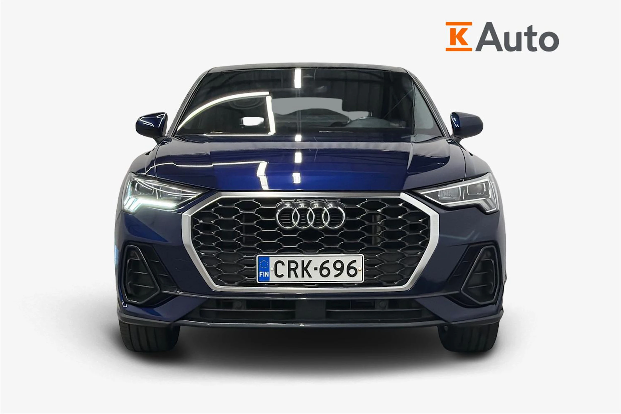 sininen Audi Q3 2023 kuva 5.