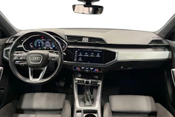 sininen Audi Q3 2023 kuva 9.