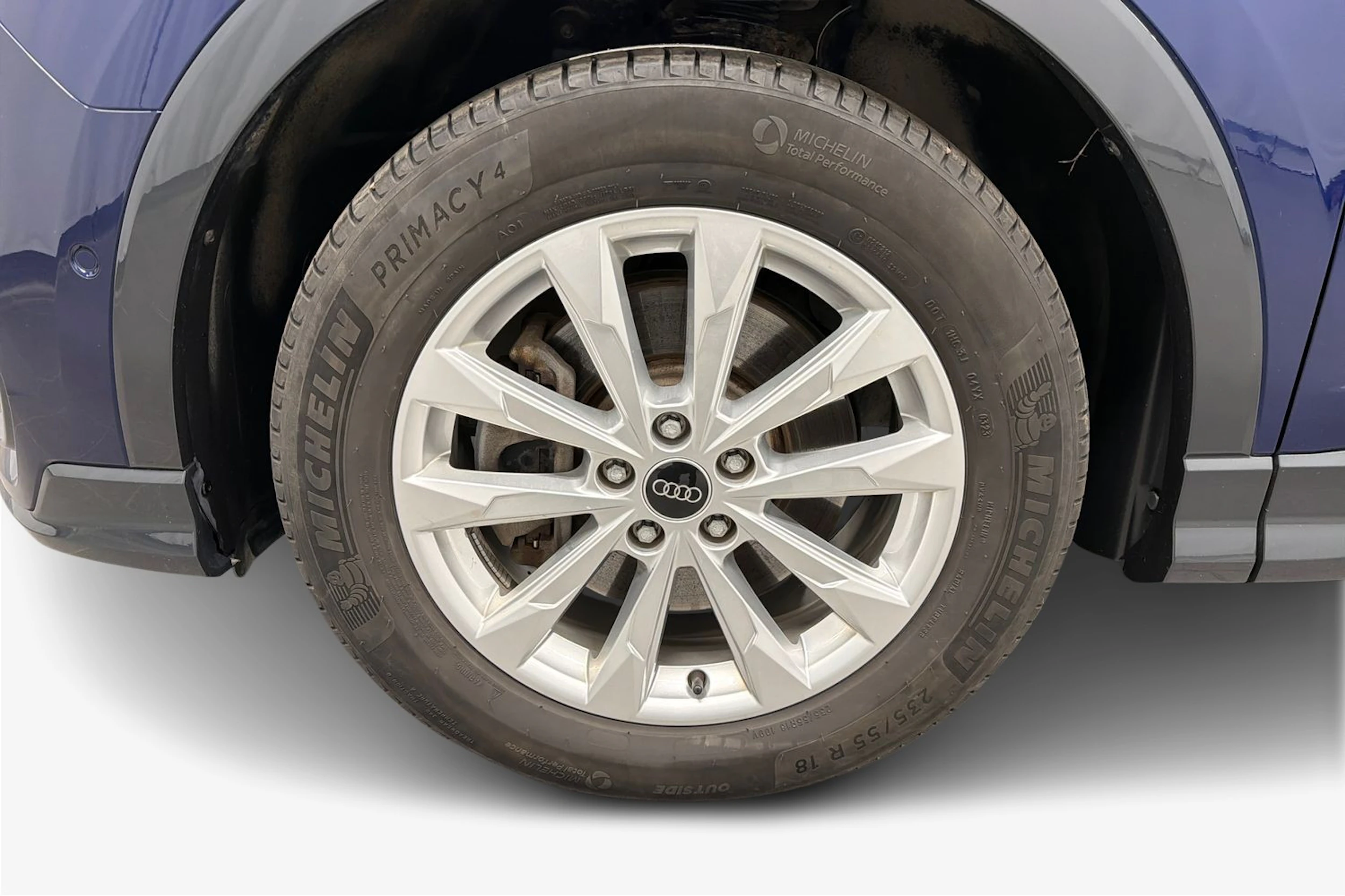 sininen Audi Q3 2023 kuva 12.