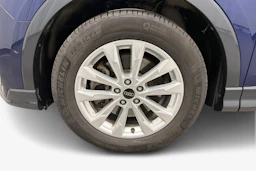 sininen Audi Q3 2023 kuva 12.