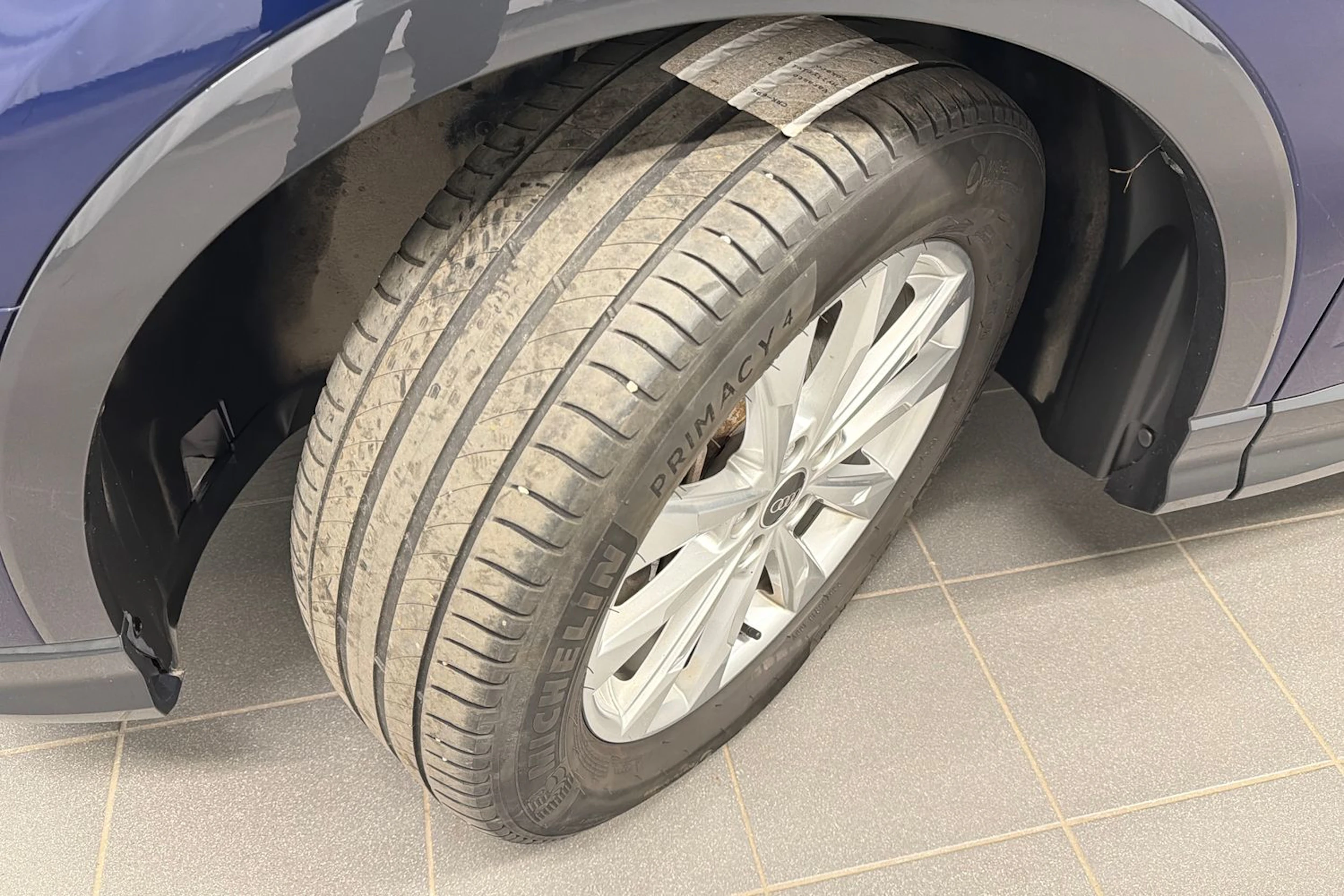 sininen Audi Q3 2023 kuva 13.