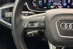 sininen Audi Q3 2023 kuva 20.