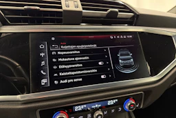 sininen Audi Q3 2023 kuva 24.