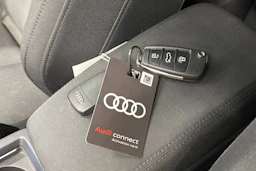 sininen Audi Q3 2023 kuva 29.
