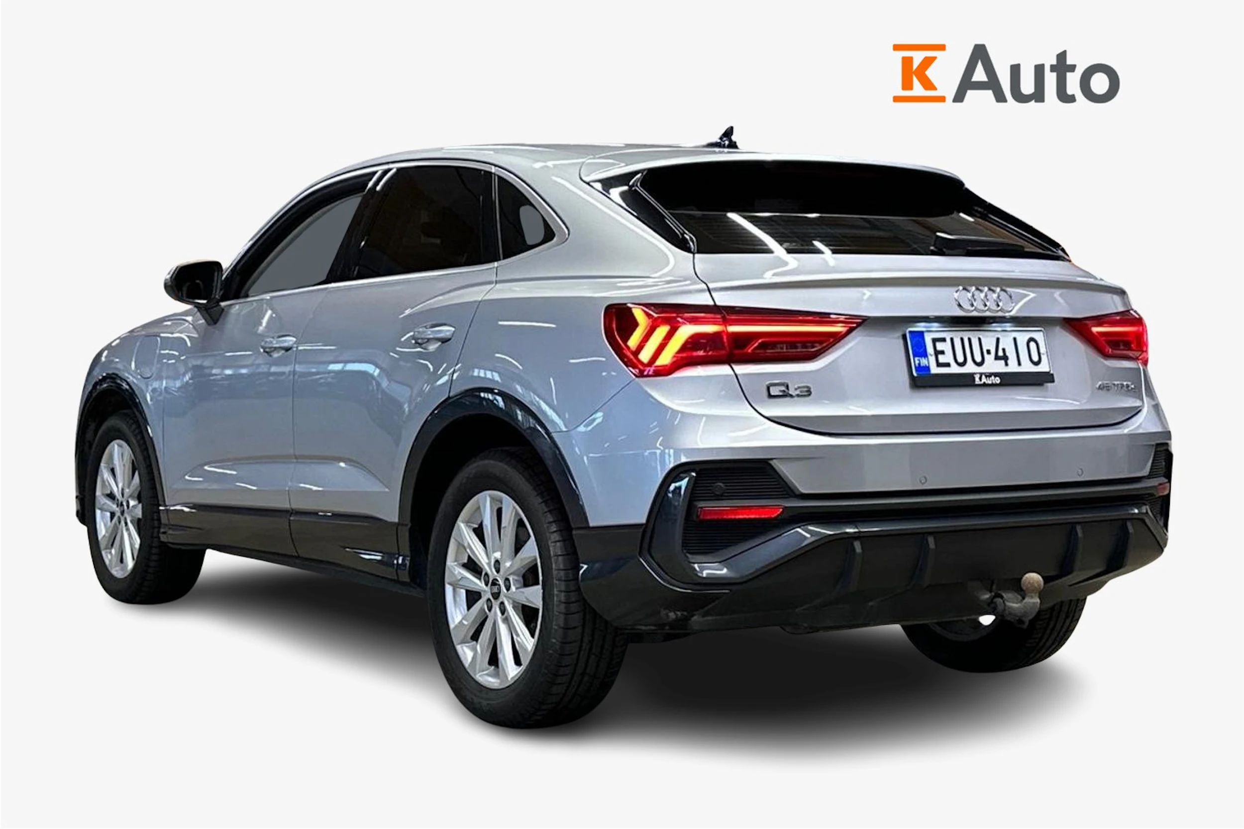 harmaa Audi Q3 2024 kuva 4.
