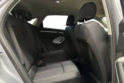 harmaa Audi Q3 2024 kuva 15.
