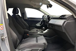 harmaa Audi Q3 2024 kuva 16.