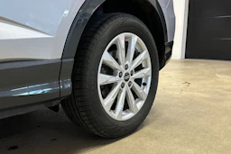 harmaa Audi Q3 2024 kuva 17.