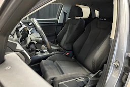 harmaa Audi Q3 2024 kuva 19.