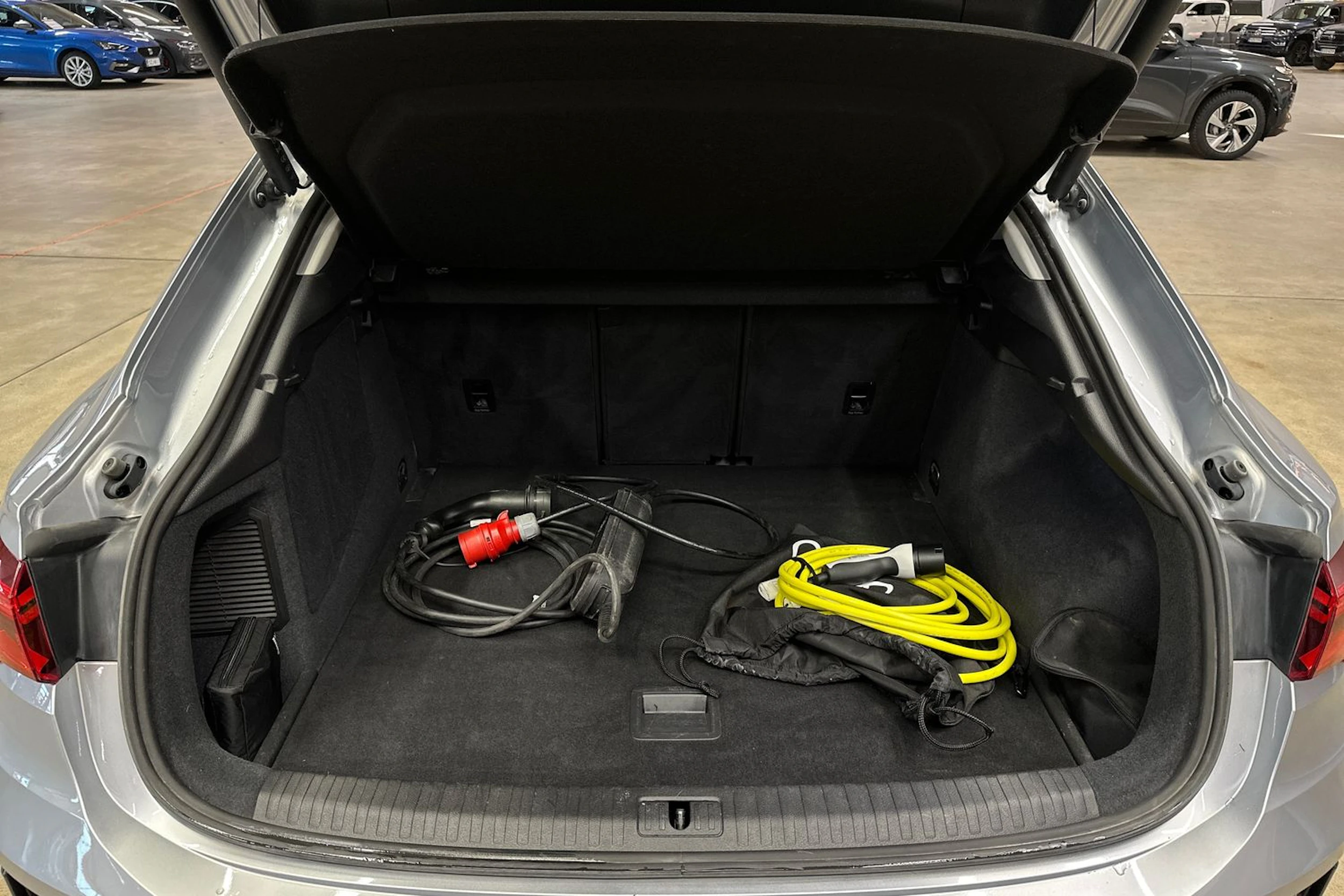 harmaa Audi Q3 2024 kuva 33.