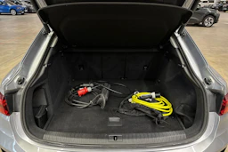harmaa Audi Q3 2024 kuva 33.