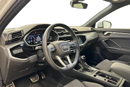 valkoinen Audi Q3 2023 kuva 3.