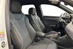 valkoinen Audi Q3 2023 kuva 9.
