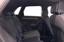 valkoinen Audi Q3 2023 kuva 12.