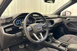 valkoinen Audi Q3 2023 kuva 13.