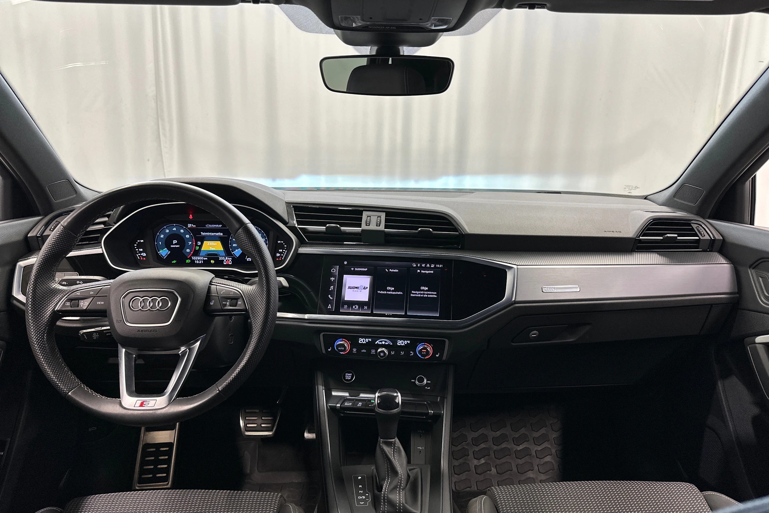 valkoinen Audi Q3 2023 kuva 15.