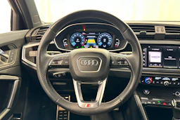 valkoinen Audi Q3 2023 kuva 16.