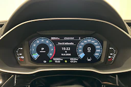 valkoinen Audi Q3 2023 kuva 19.