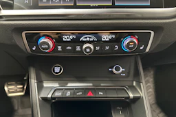 valkoinen Audi Q3 2023 kuva 20.